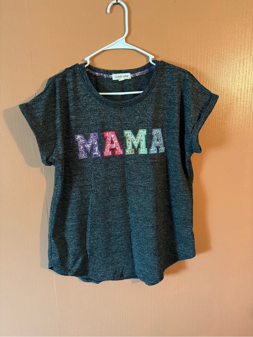 Clover & Pine Mama Graphic Tee Size Large Gray